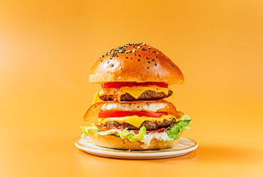 50岁胡可素颜接机太实在！俩儿子近照曝光一个181cm一个瘦10斤